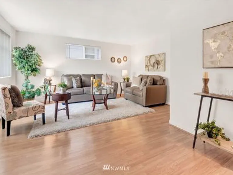 1417 Grand Ave — Photo 5