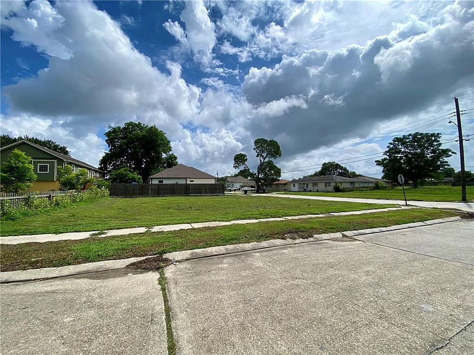 2nd image of 2900 Volpe Dr