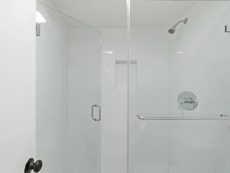 642 NW Knoll Dr — Photo 15