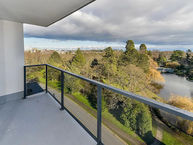 350 Douglas St — Photo 14