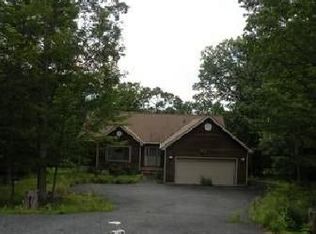 106 Victoria Ct, Bushkill, PA 18324