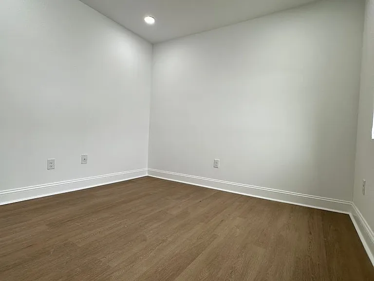 1209 N Franklin St — Photo 22