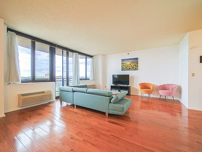 100 Carlyle Dr #16ES — Photo 4