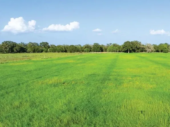 371 Batey Rd, Seguin, TX 78155