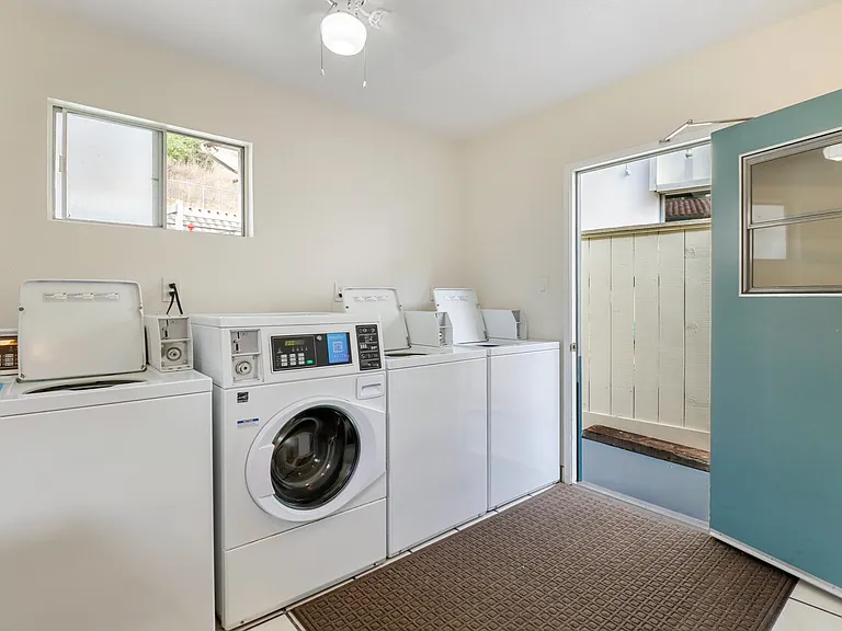 La Jollan Townhomes — Photo 24