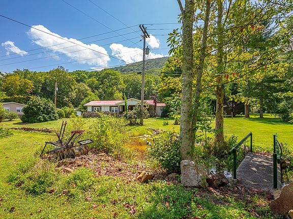 5th image of 34 Evergreen Ln