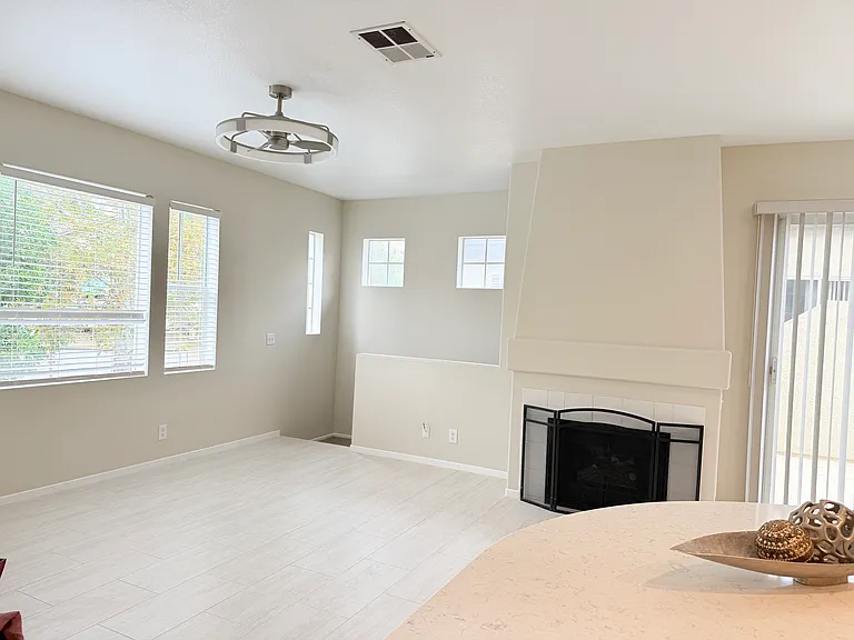 91 White Sands — Photo 6