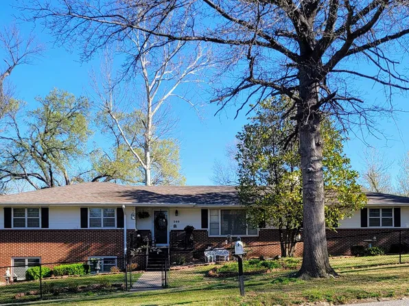 300 E 3rd St, Eureka, KS 67045