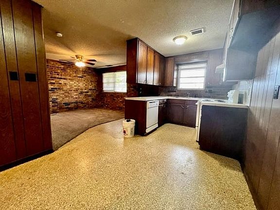 3rd image of 1522 N Gregg Ave #1522GREGG