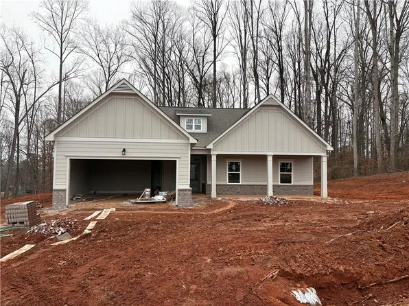 124 Mountain Creek Ln, Maysville, GA 30558