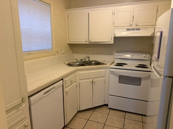 16020 Nehru Ave APT A, Baton Rouge, LA 70816