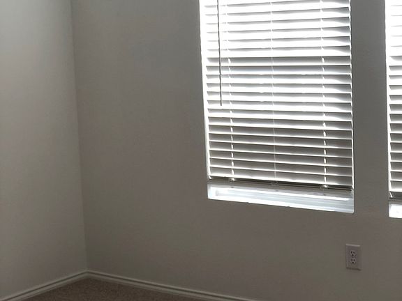 5th image of 700 Dashwood Dr