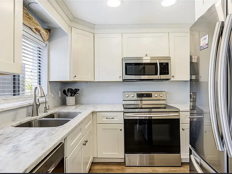 325 Island Way #109 — Photo 35