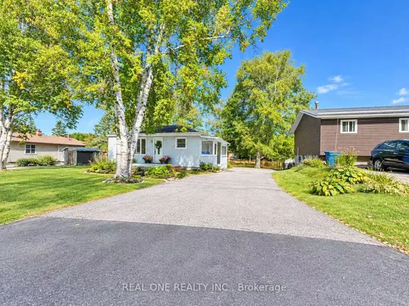 24 Main St, East Gwillimbury, ON L0G 1M0