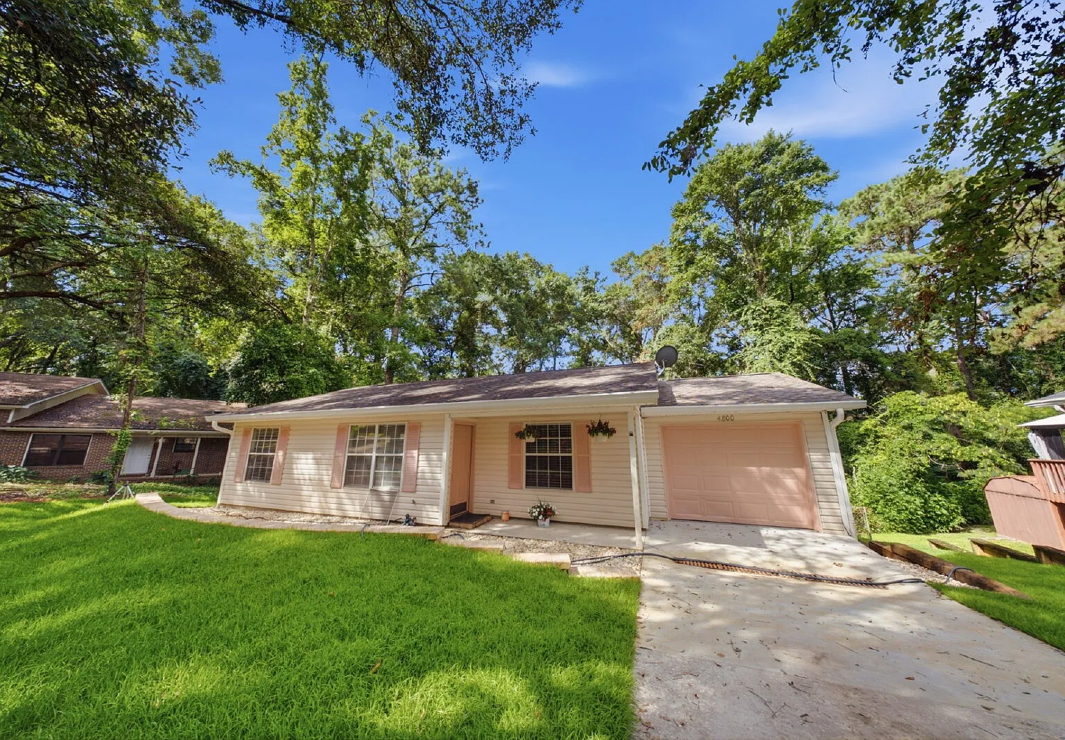 3 bed, 2.0 bath, 1164 sqft, $2,295 — Photo 1