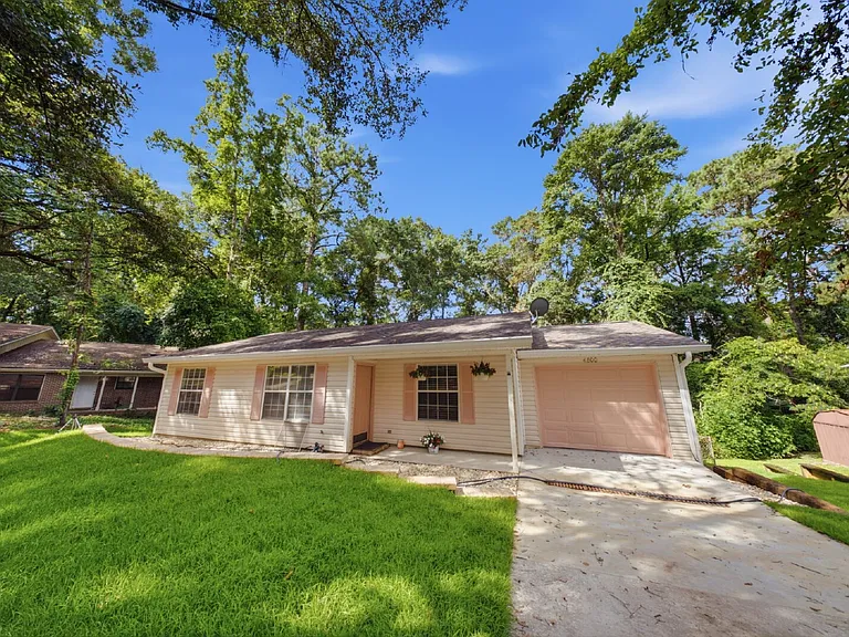 4800 Leah Ln — Photo 1