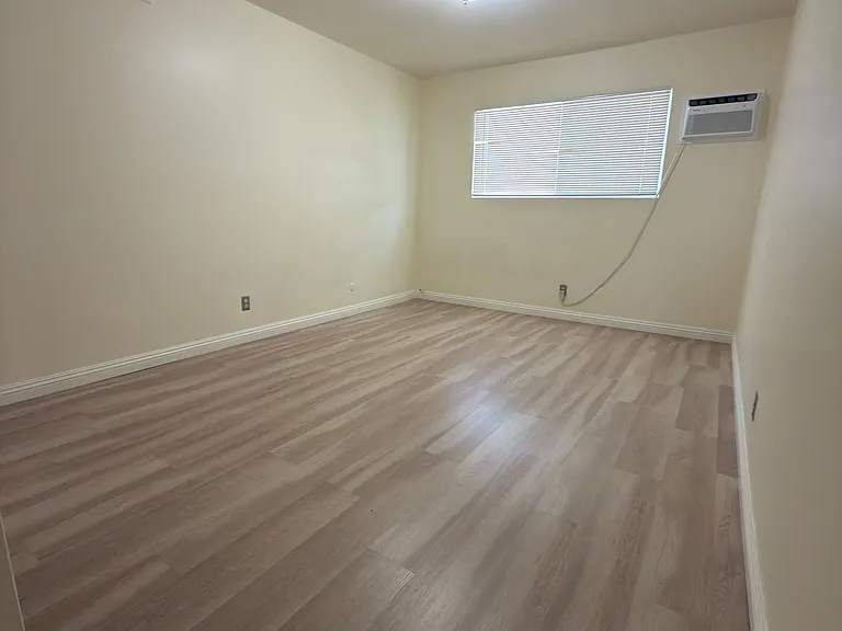 4835 Fiesta Ave — Photo 11