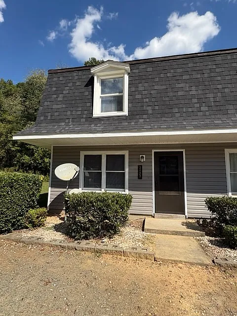 2 bed, 1.5 bath, 918 sqft, $1,175 — Photo 1