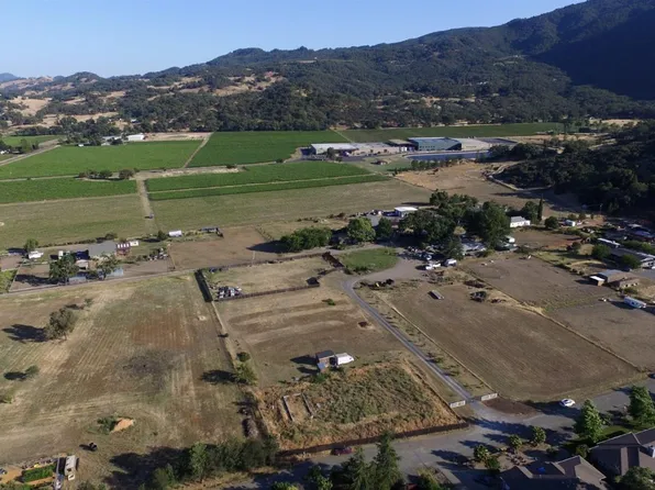 399 Ralph Bettcher Drive, Hopland, CA 95449
