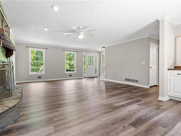 4752 Forest Glen Ct NE — Photo 7