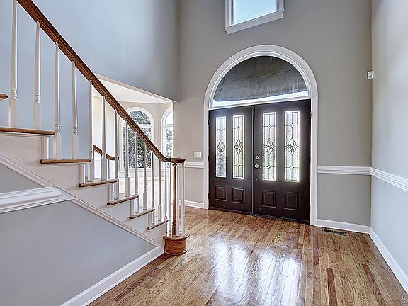 3rd image of 8 Caitlin Ct #0