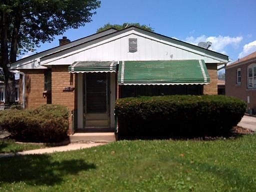 2nd image of 15 E 141st St