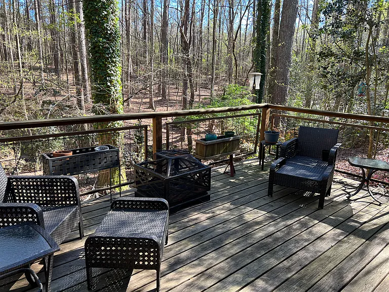 225 Merlin Ct — Photo 10