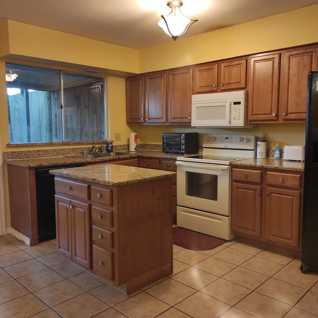 Rooms in 4 Bedroom Home at Leisure Dr — Photo 1