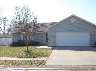 816 Westchester Pl, Charleston, IL