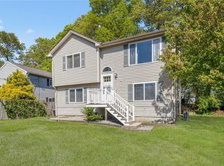 67 Meadowrue Trl, Saunderstown, RI 02874