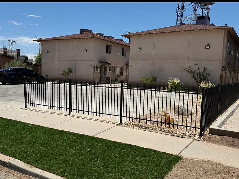 481 W Commercial Ave — Photo 1