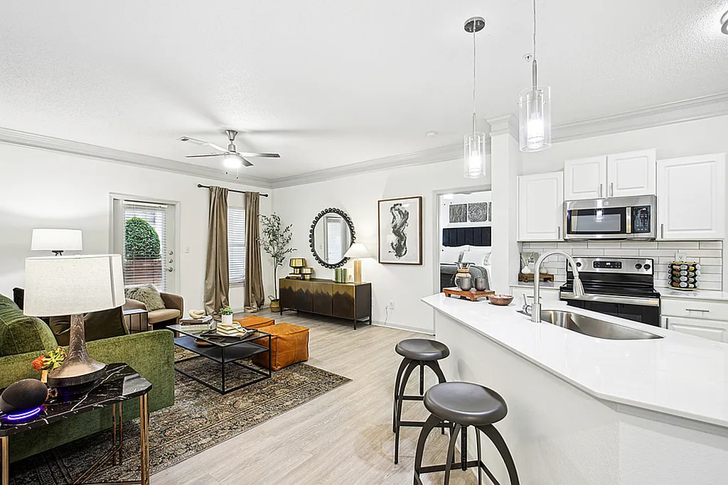 Halston McDonough — Photo 3