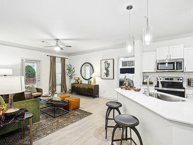 Halston McDonough — Photo 3