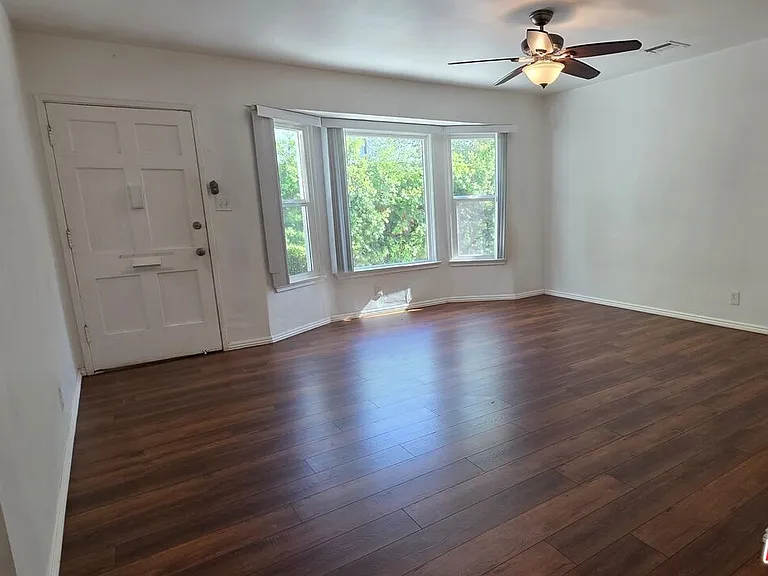 5444 Hermitage Ave — Photo 4