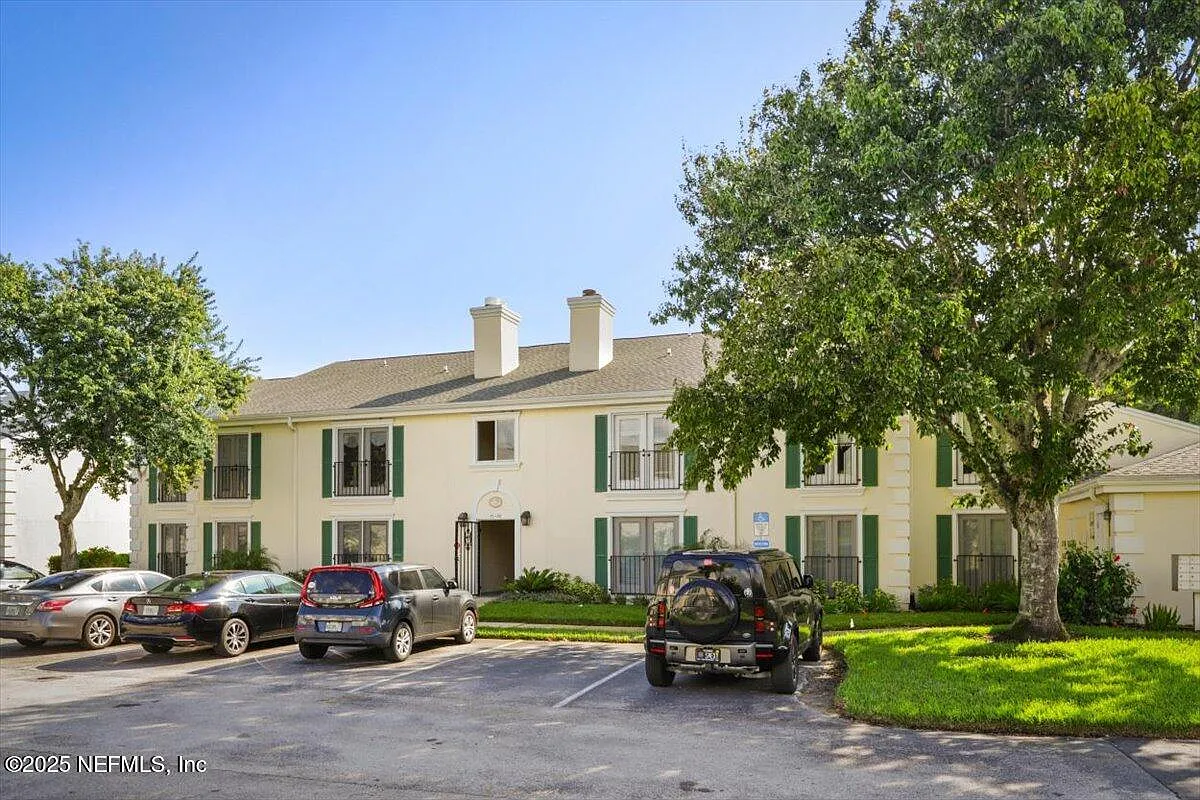 2 bed, 2.0 bath, 950 sqft, $3,200 — Photo 3