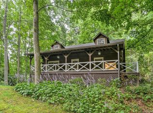 102 Quail Hollow Rd, Hendersonville, NC 28739