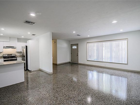 4th image of 12209 N Boulevard St