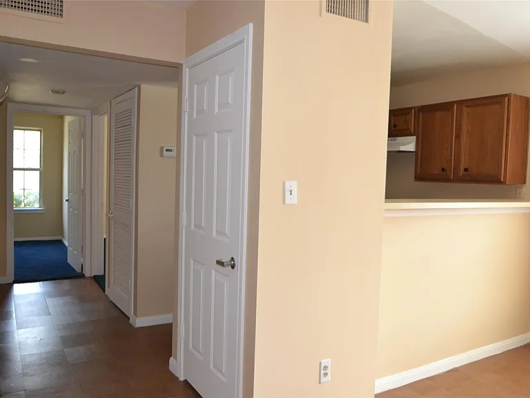 304 Dell Ct #6 — Photo 5