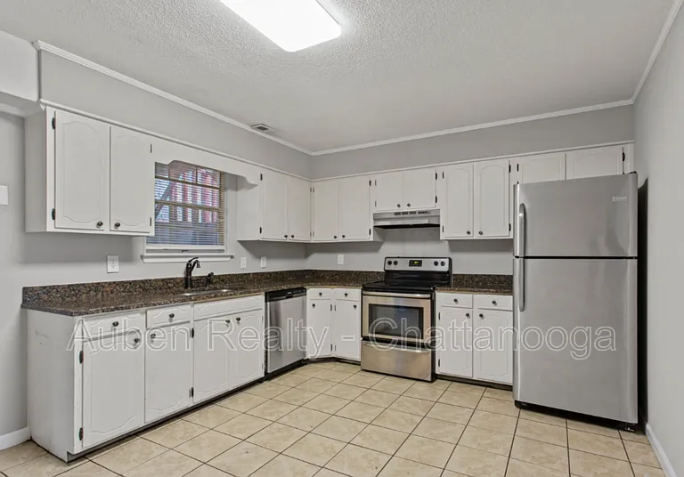 7167 Holland Ln — Photo 3
