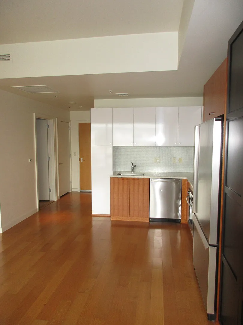 **One Month Free** Meriwether West - North Facing Studio With River/Bridge Views/Parking/Amenitie... — Photo 4