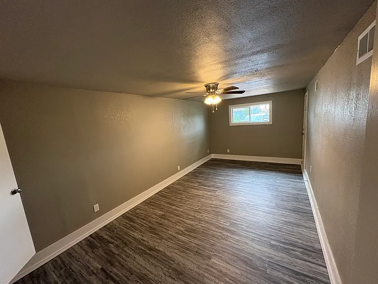 1042 Hodges St — Photo 5