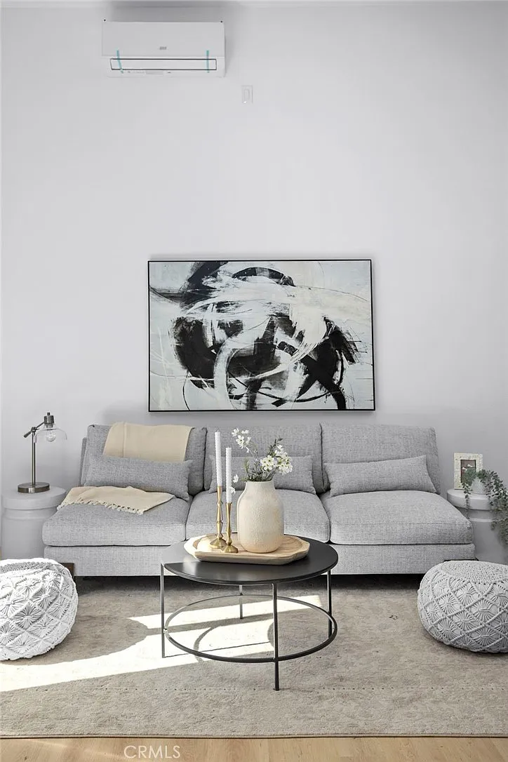 2 bed, 840 sqft, $3,250 — Photo 3