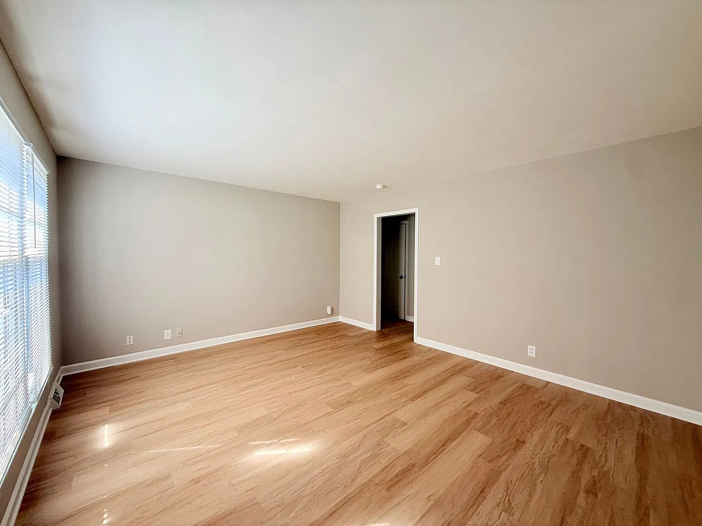Rosehaven 3823 — Photo 2