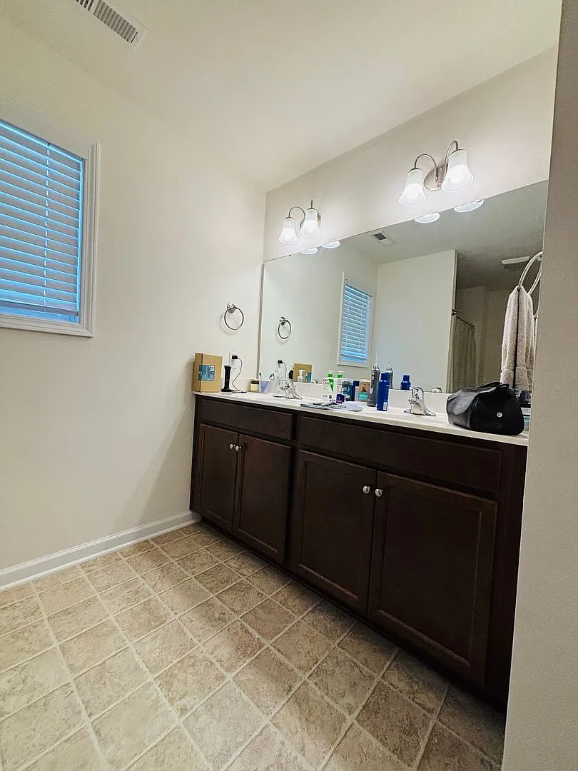 4 Bedroom, 3.5 Bath House-Pembroke, VA — Photo 3