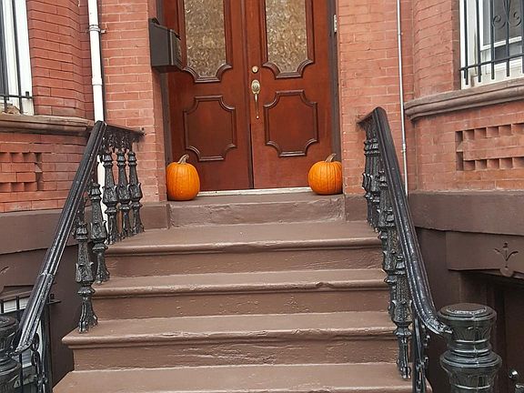 2nd image of 481 Bergen Ave #2