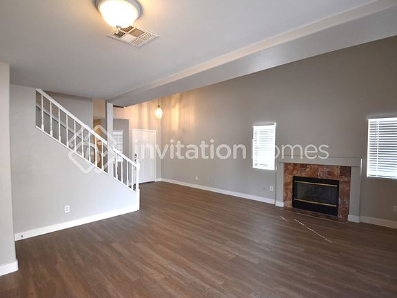 3rd image of 622 W Azure Ave