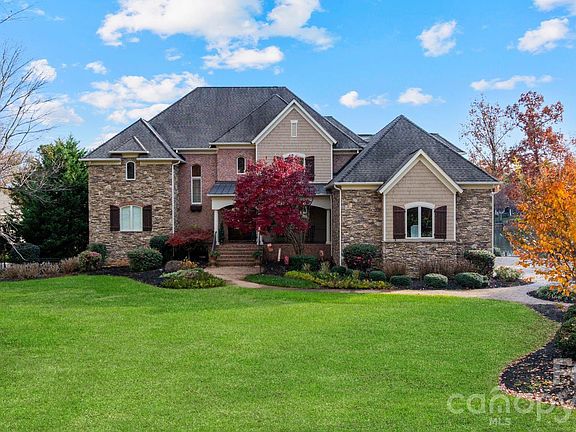 2nd image of 253 Milford Cir