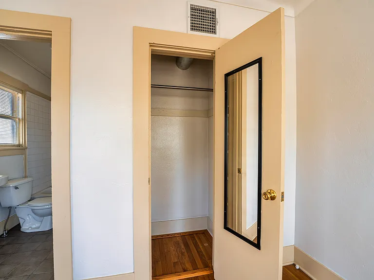 210 E 2nd St #4 — Photo 23