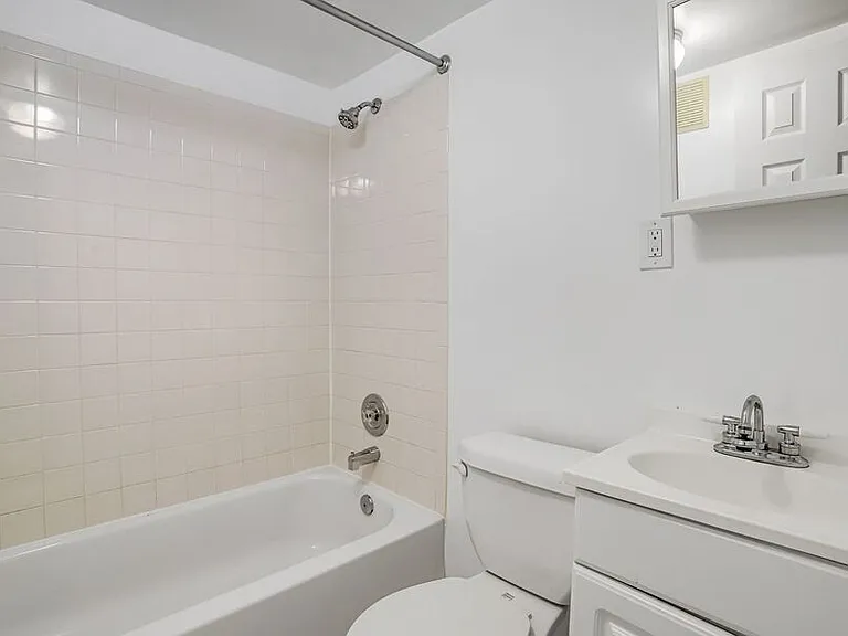306 R St NW — Photo 33