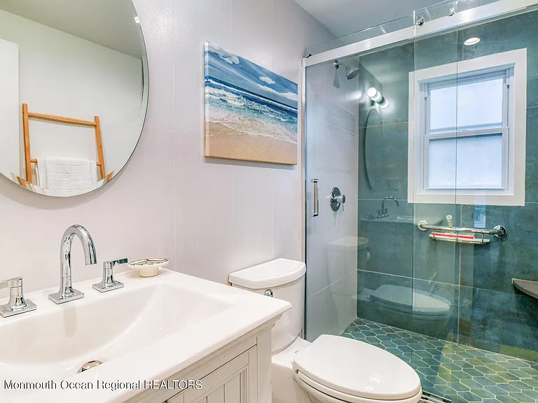 819 Dunlewy St — Photo 23
